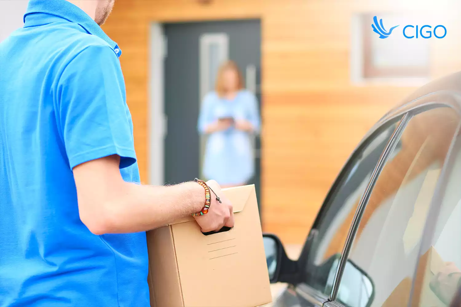 Customer awaiting home delivery updates in real time