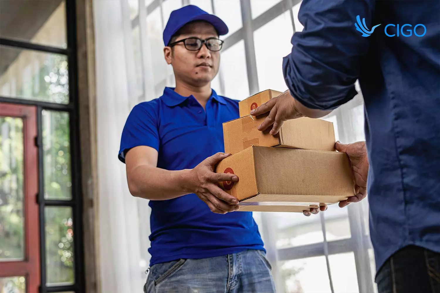 Driver handing off packages at a delivery stop, showing last-mile delivery planning and load sequencing in action